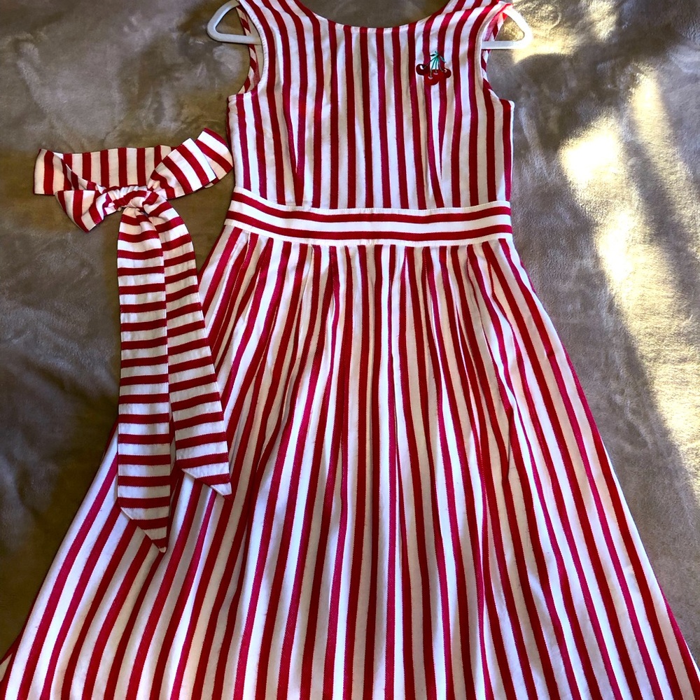 Adorable Red & white candy-striped summer dress